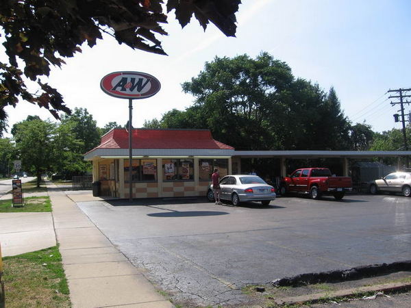 A&W Restaurant - Belleville - 148 W Columbia Ave (newer photo)